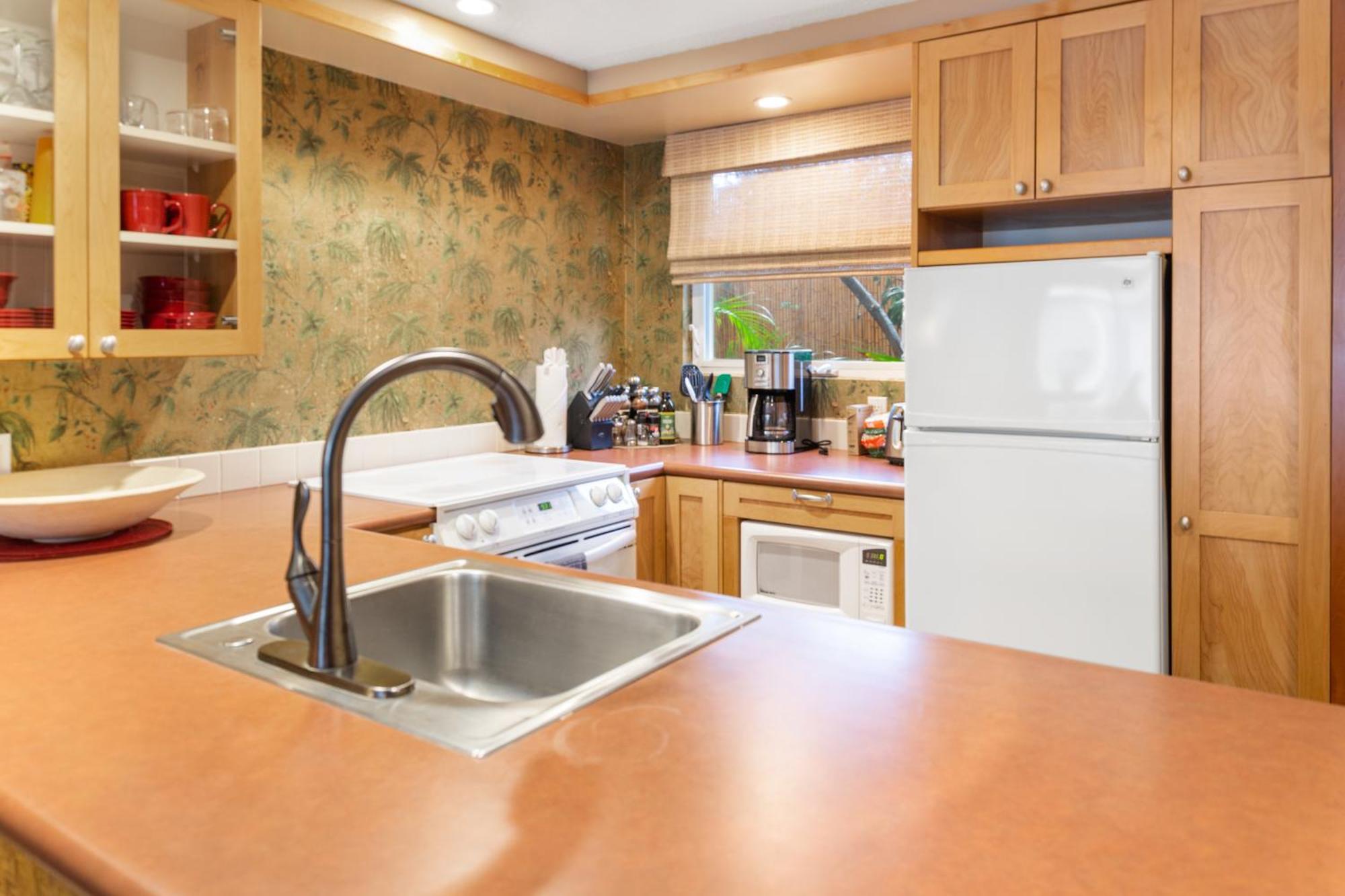 Lotus Suite, 1 Bedroom, Sleeps 4, Pool & Bbq, Pre-Renovation Summer Sale Kihei Exteriör bild